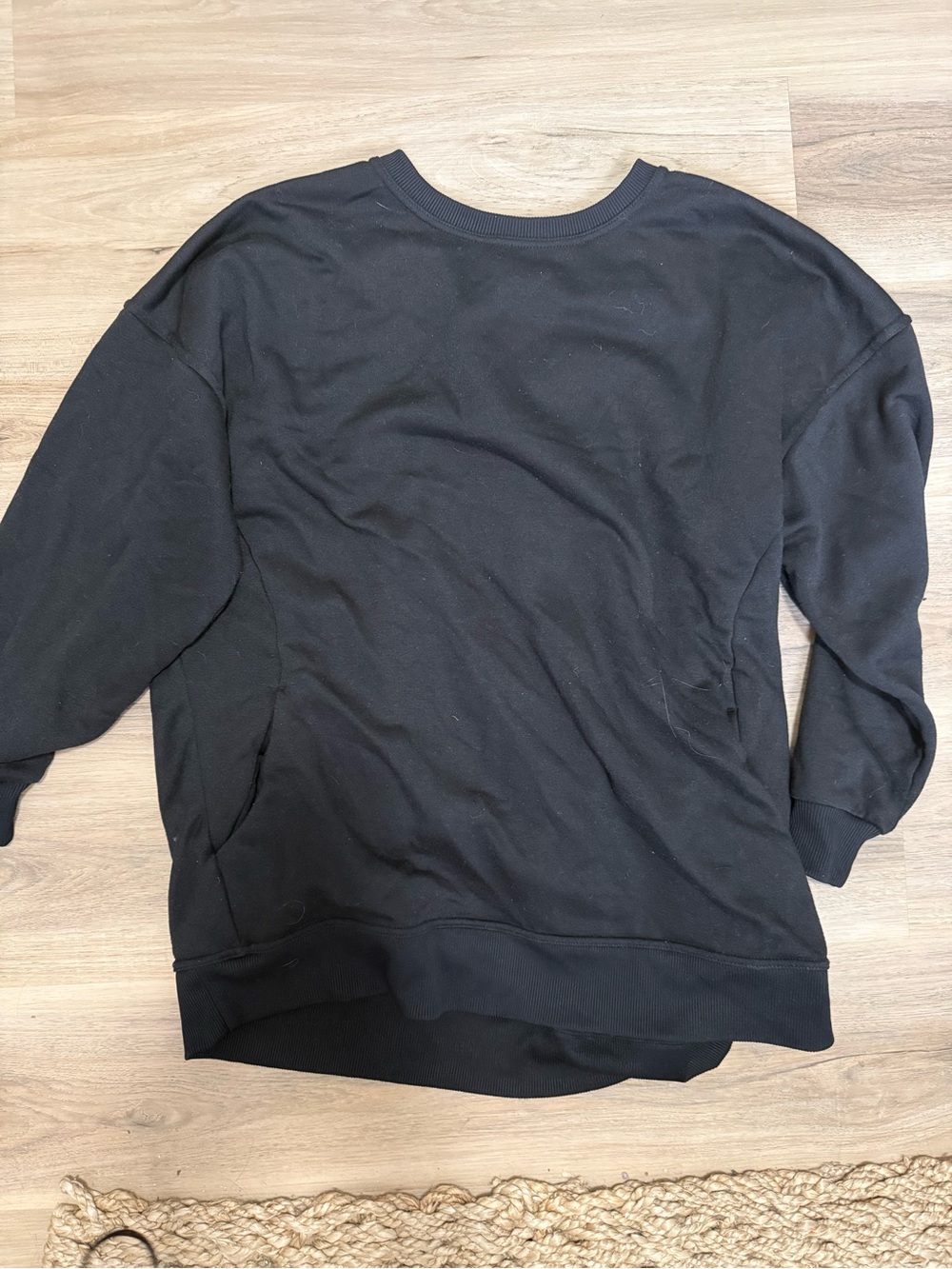 Halara Classic Black Crewneck Sweatshirt